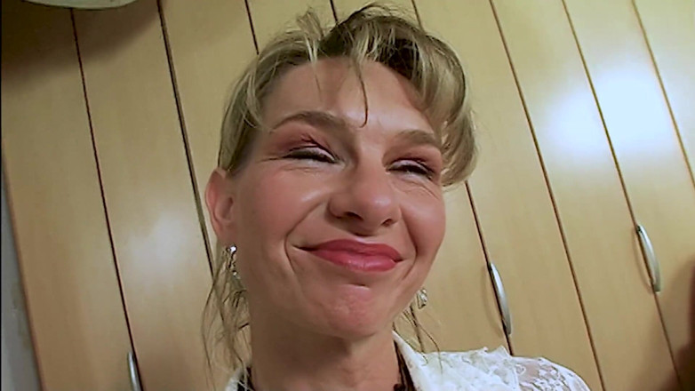 Sextermedia by Pete: Milf loira fazendo sexo solo em lingerie quente
