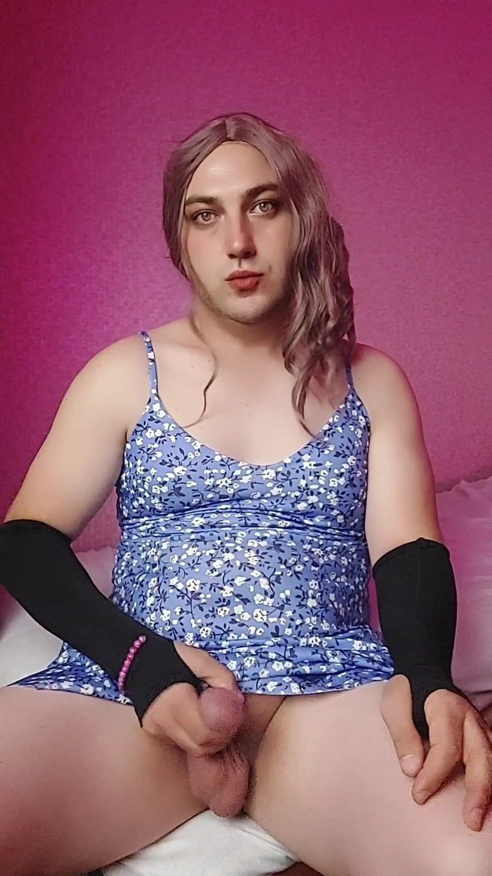 Kitty_Cross: Model rambut pirang dengan kostum crossdresser imut terbaik lagi asik...