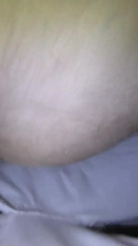 Pompando il culo della teen pieno di sperma