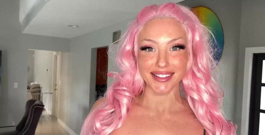 J-Mac: Pink, její děvka Mandy Waters je zpět pro některého z...