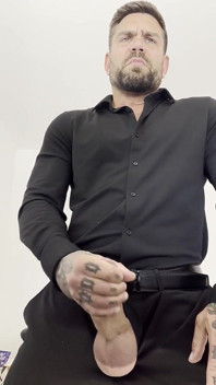 Kacak Mendapat Tatu Dalam Sut