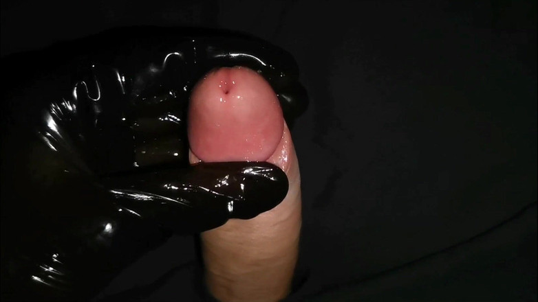 SEXY_GUYBEST: Нежно мастурбирует возбужденный хуй, смычка течет из головы, часть 2