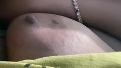 Ritu Bhabhi: 我刚看到我继妹的胸部 - 它们太神奇了！