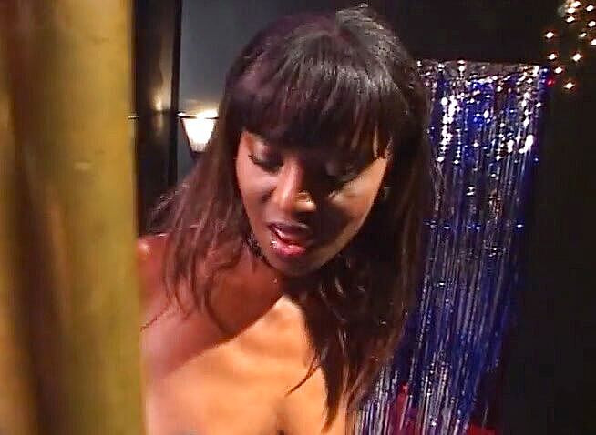 Lesbo Tube: Фантастические чернокожие шлюшки трахают друг друга