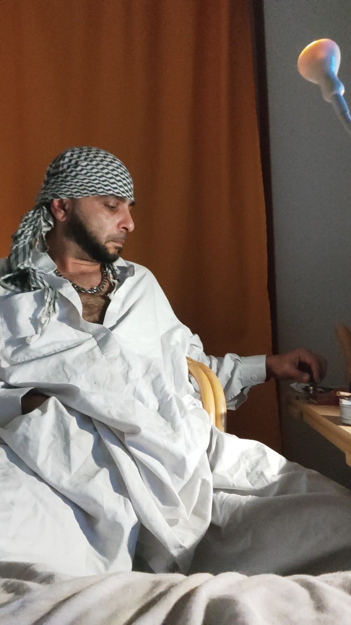 SmokedAlloy2: Dirtyjunkbro Angezogen in Afghanische Klamotten, Decksocken Reinpissen Und Pisse Drinken