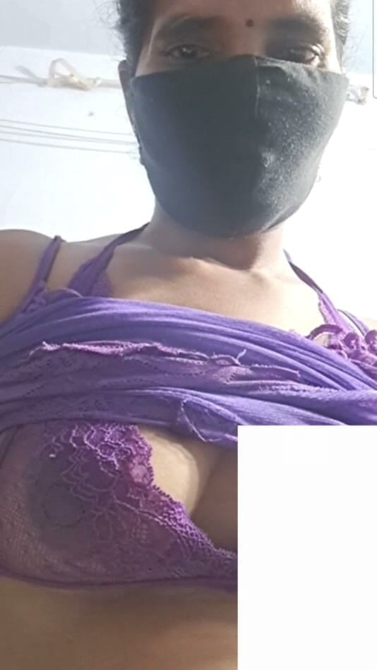 Jayaselvi: Moje sex pussy hole show ve videohovoru