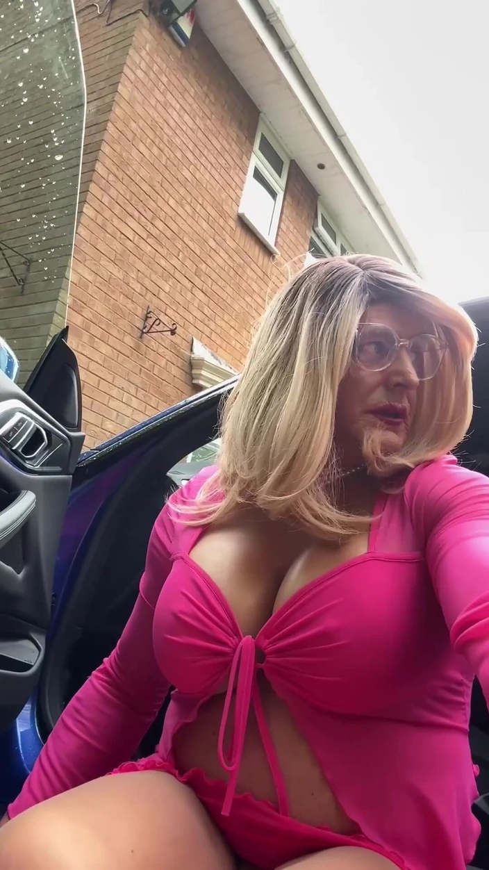 Kellycd2022: Sexy Crossdresser Kellycd2022 Pedal Pumping in Pink Outfit and Seamless...