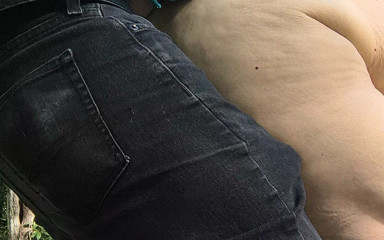 HerculesnVENUS: Karanlık yabancı onu götünü sikerken yakalıyor ve sonra çok hızlı sikişiyor