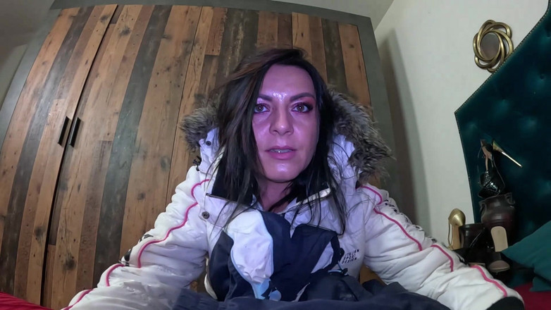 MilfyCalla: Double downjacket fétiche - danse sexy, toucher doux et masturbation 325