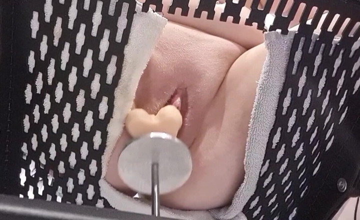 KittieNoOne: Aproape de pizda mea umplută și futută cu o șarjă de spermă...