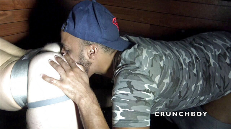 ARAB FUCKERS WITH HUGE COCKS: Dimitri đụ lưng trần bởi chàng trai Ả Rập Latinh thẳng