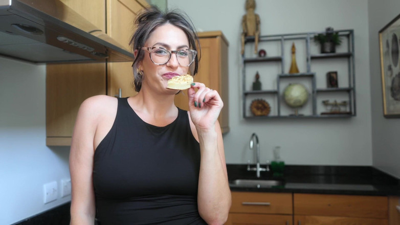 Countess diamond: Dominant oda arkadaşının terli koltuk altı