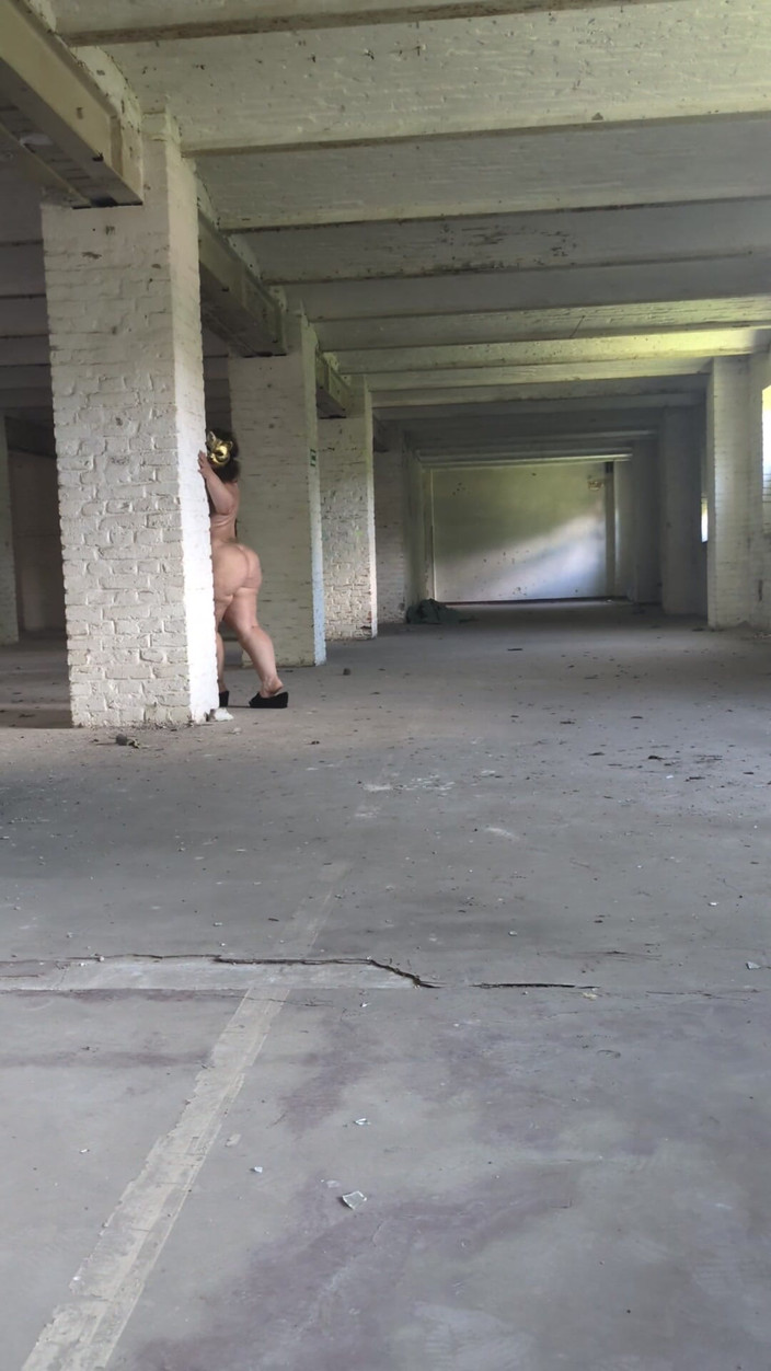 Little curvycat: Înainte de jocul de rol Lostplace, mă arăt mai întâi