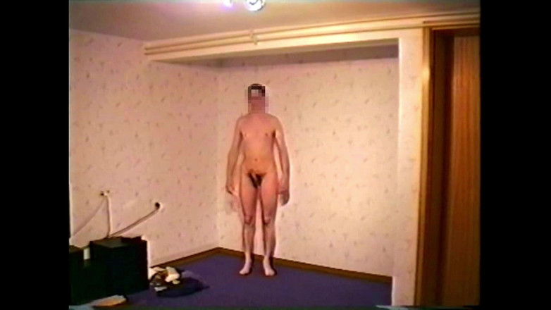 Mark Hannes: Оголена показує, мастурбує і приймає душ, все ще знята з hi8