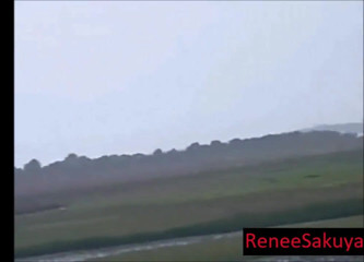 Renee Sakuya: Outdoor-masturbation, neben einer canon