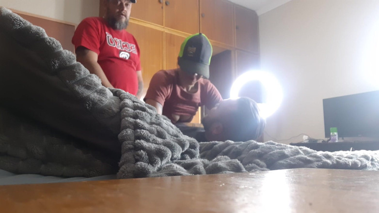 mrsparks101: Všimla si, že to nahrává a nevadilo jí to