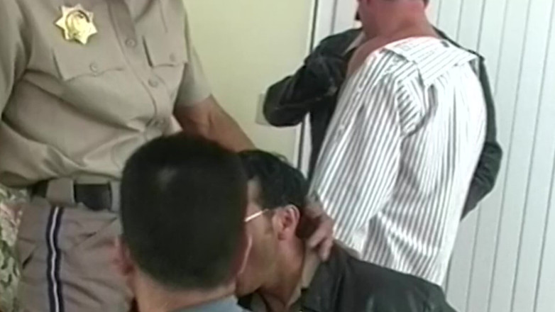 SEXUAL SIN GAY: Anal agent szene 4_orgy Zwischen polizisten und bär, der sich die...