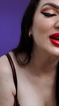 赤い口紅の女王からのCEI ASMR