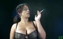 Wicked BBW smoking: Курящая пума грудастой дама делает онеменый минет