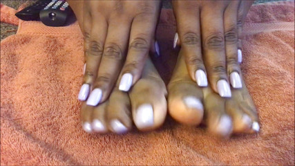 Sexfeene: Sexfeene si užívá olejování jejích sexy chodidel