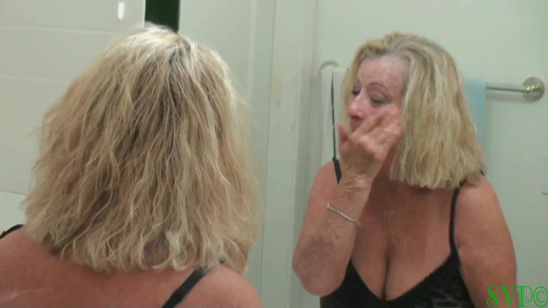 Nasty grannies: ยายเลี้ยงยอมให้ฉันเย็ดหีฟิตๆ ของเธอ