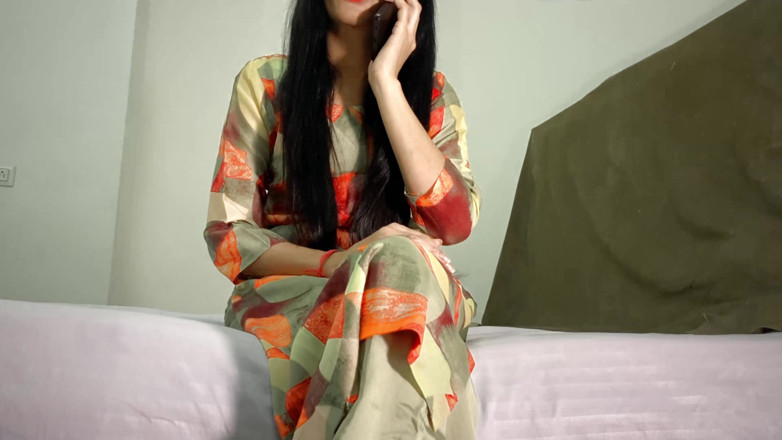 Desifilmy45: Adik Ipar Kampung Menelefon Pulang Sarpanch Dan Dikongkek Pepeknya