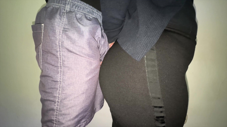 CoupleOfHotSins: Ragazza Tettona Brancola Il Pene Di Uno Sconosciuto