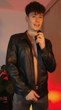 Erotyczne szepty asmr, pieszczoty i latynoskie ciało twink