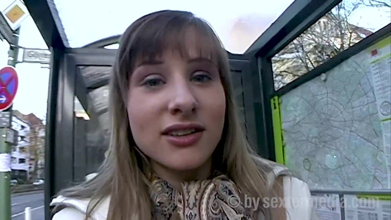 Sextermedia by Pete: Brünette mag cumshot auf ihre muschi