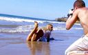 Full porn collection: Seksi sarışın orta yaşlı seksi kadın kızıl götünü plaj çekiminde sikiyor