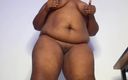 Mara Exotic: Сексуальна товста чорношкіра мамка отримала целюліт і сік