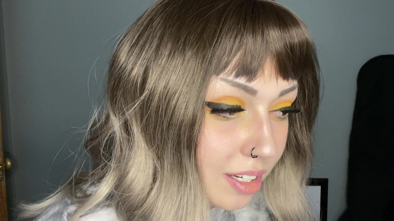 Miss Valentina: Paja en la cama junto a Wifey