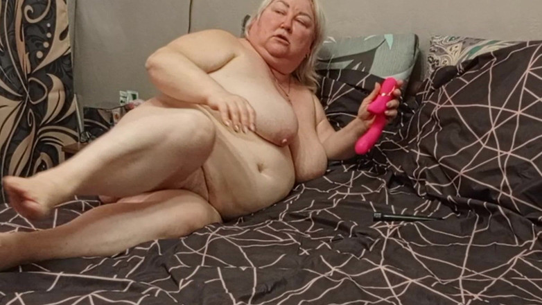 Zona901: Naakte stiefmoeder masturbeert poesje