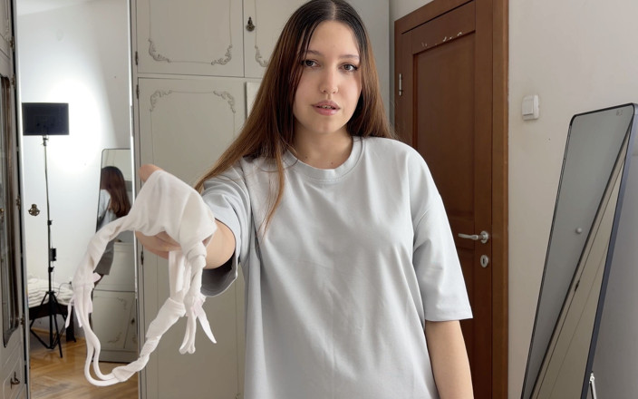 Mila Daisy: VEDERE LA PERSOANA 1 Prins adulmecând chiloții surorii vitregă și făcut să...