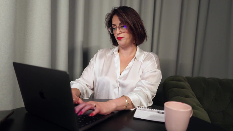 Countess diamond: Zdyscyplinowany za zboczenie w pracy