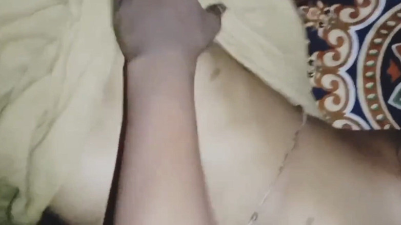 Boneshaker: Nadržená dívka S Těsná chlupatá kundička ošukaná tvrdě Indie misionářské...