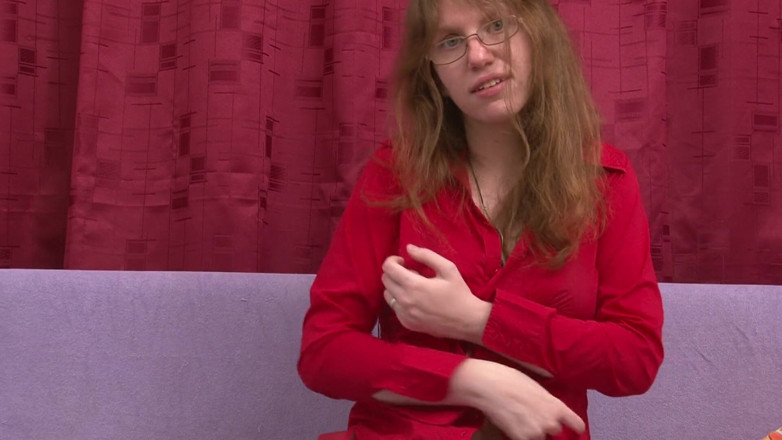 Toy Sluts: Nerd brunetka masturbacja