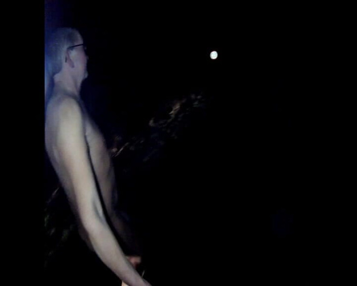 Andy: Keluar di Malam Hari