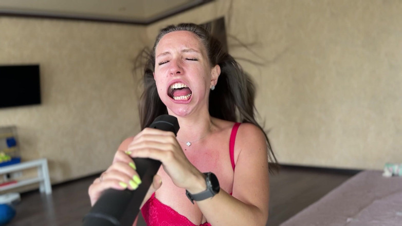 Hottie goddess: Skok powietrza: Snarl Face Twist