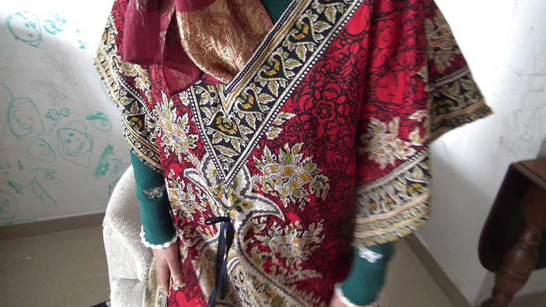 Souzan Halabi: 55-jarige maagd toont strakke kut - ze is nog nooit geneukt!