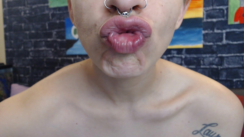 Abby Anna: Labios grandes sin lápiz labial