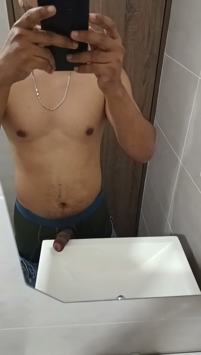 Tommhot: So Hot Masturbating in the Bathroom