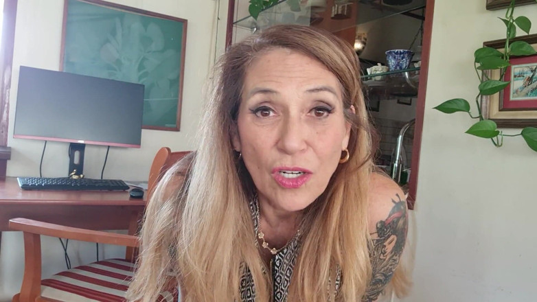 Melissa Johnson: Para Mi Nueva Empleada Que Ha Estado Revisando Mi Gran...