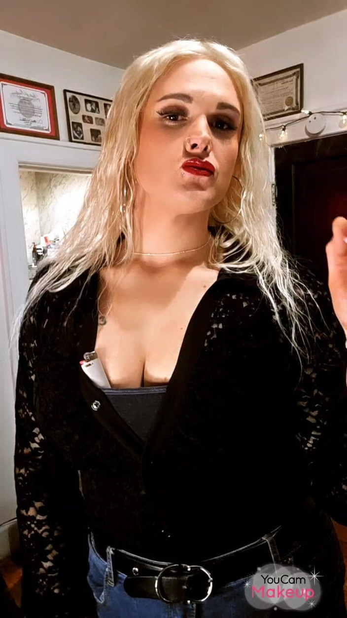 Darkfetish2k: 섹스하기 전에 담배를 피우는 엄마