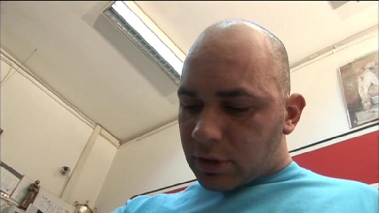 Inhonorof porn: 加油站服务员有一根大鸡巴可以吸吮并操我的阴户