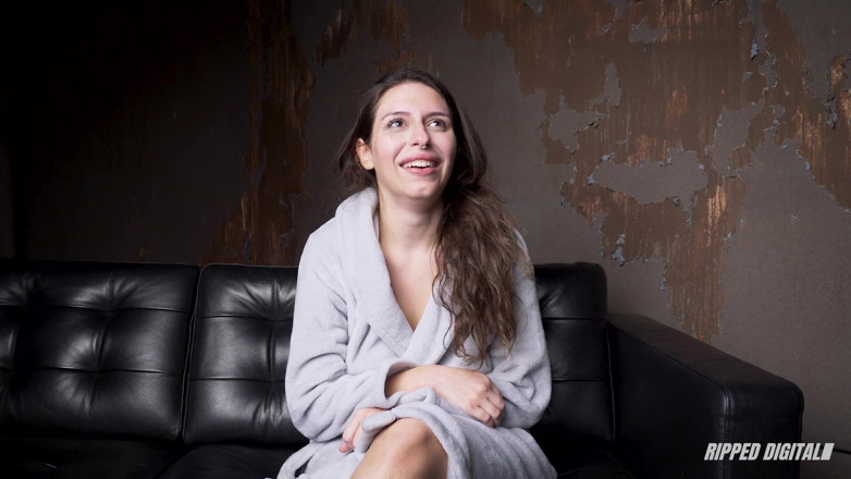 Ripped.Digital: Submisivní kotě Chloe Kreams Skáče nahoru a dolů Jako hloupá...