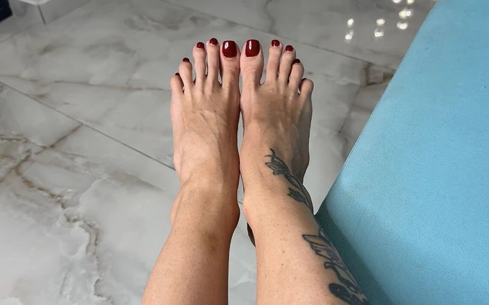 Julia domaina: Long Toes Spreading, Toe Spread Close Ups in Two Different...