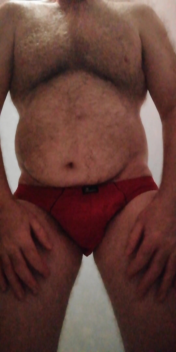 The UK Hairy Bear: Mengusap Bonjolan Saya Dalam Seluar Dalam Ayah Tiri Merah Ketat