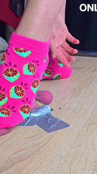 Polla pisoteando con botas y tobillos adorables, Femdom Jozi pisoteando