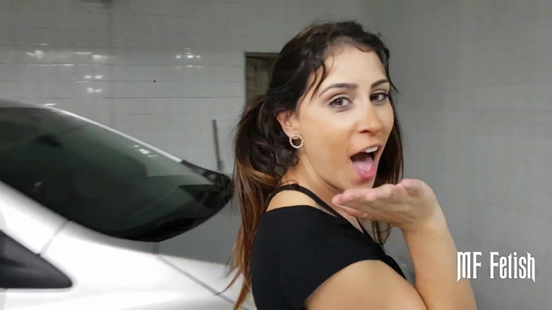 Sapphic Latinas: จูบเลสเบี้ยนอินเตอร์เชื้อชาติแบบเปียกๆ ในโรงรถ